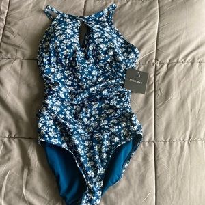 NWT Floral One Piece swimsuit. Size 6.‎